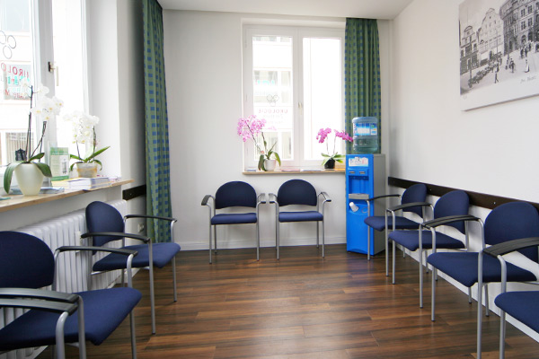 3 - Urologie Zentrum Wartezimmer.jpg